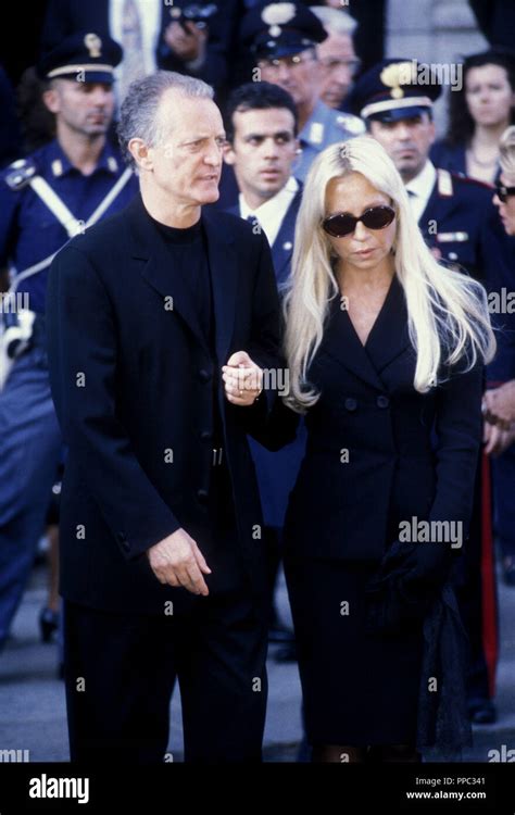 sfilate versace 1997 you tube|Versace: da Gianni a Donatella in 10 (splendide) foto d’archivio.